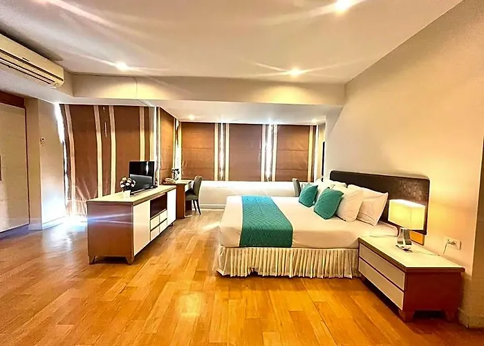 Sky Place Srinakarin Hotel 5*